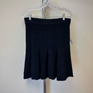 (NWT) Women's M Nicole Miller Black Pleated Mini Skirt